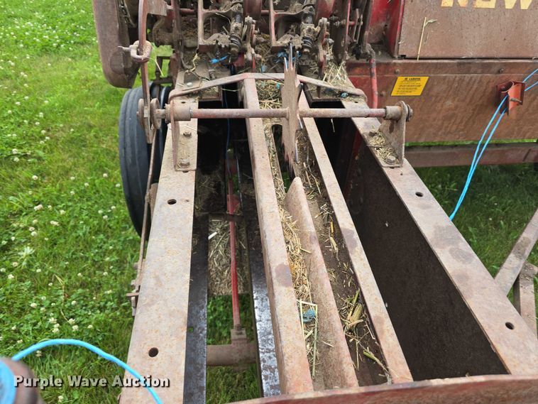 image for item DR3879 New Holland 271 small square baler