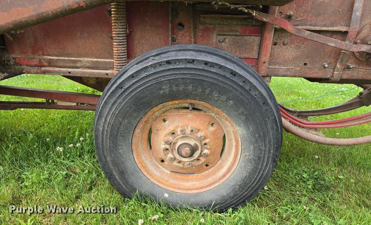 image for item DR3879 New Holland 271 small square baler