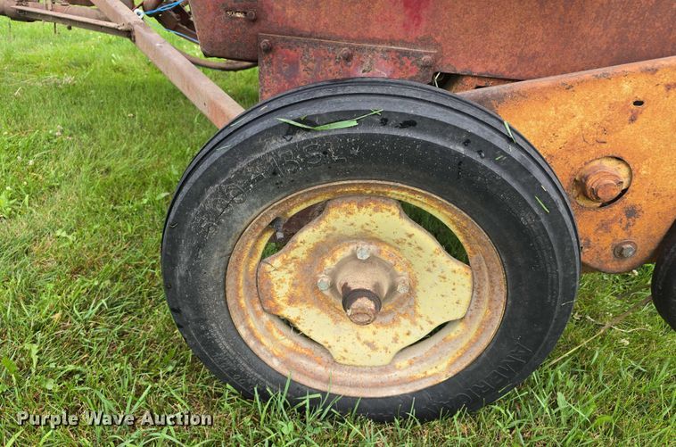 image for item DR3879 New Holland 271 small square baler