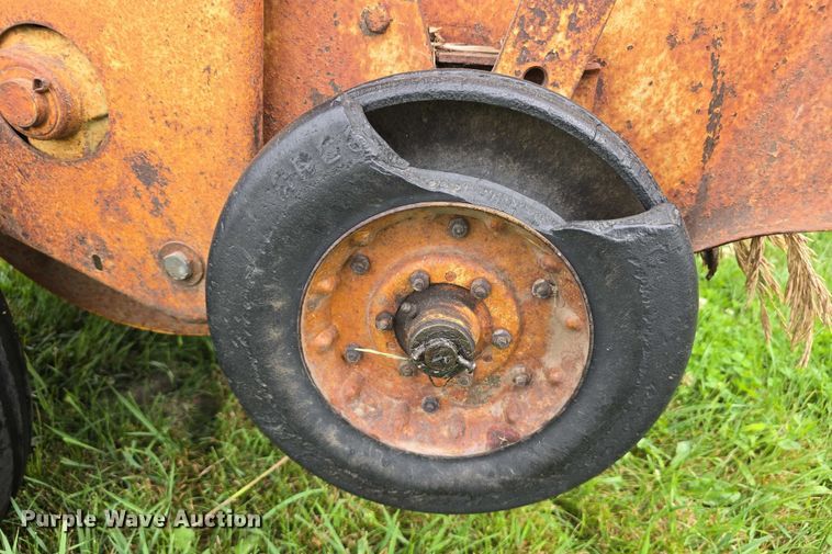 image for item DR3879 New Holland 271 small square baler