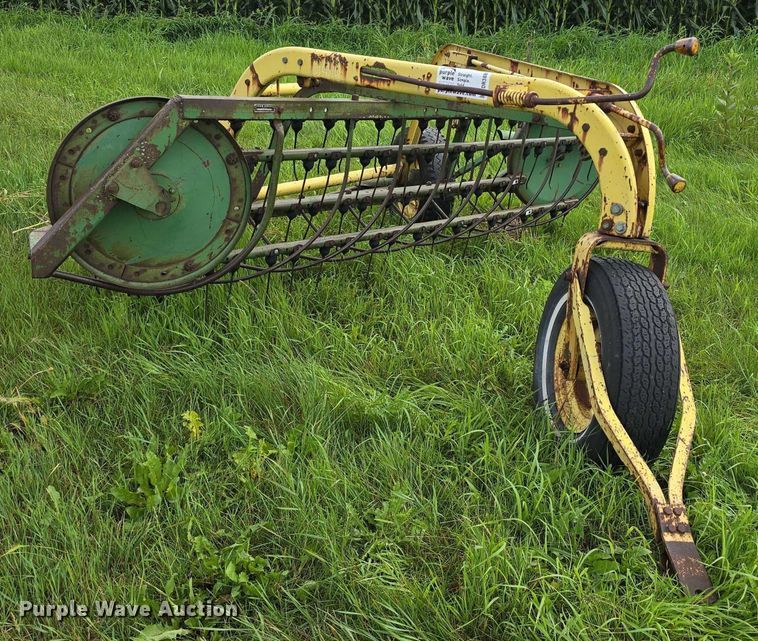 image for item DR3880 John Deere 640 hay rake