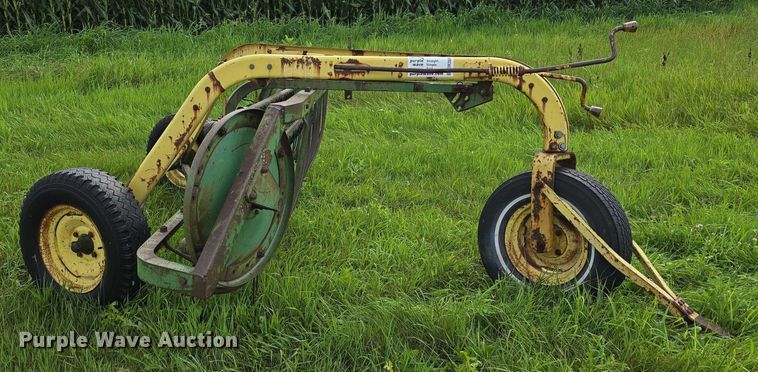 image for item DR3880 John Deere 640 hay rake