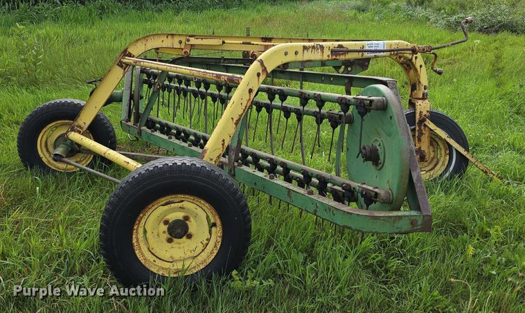 image for item DR3880 John Deere 640 hay rake