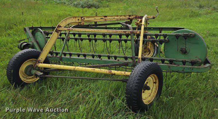 image for item DR3880 John Deere 640 hay rake