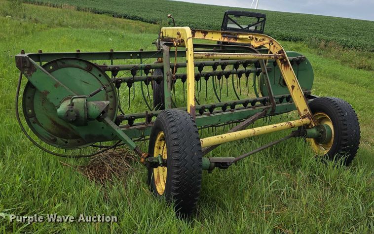 image for item DR3880 John Deere 640 hay rake