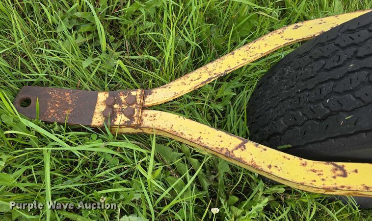 image for item DR3880 John Deere 640 hay rake