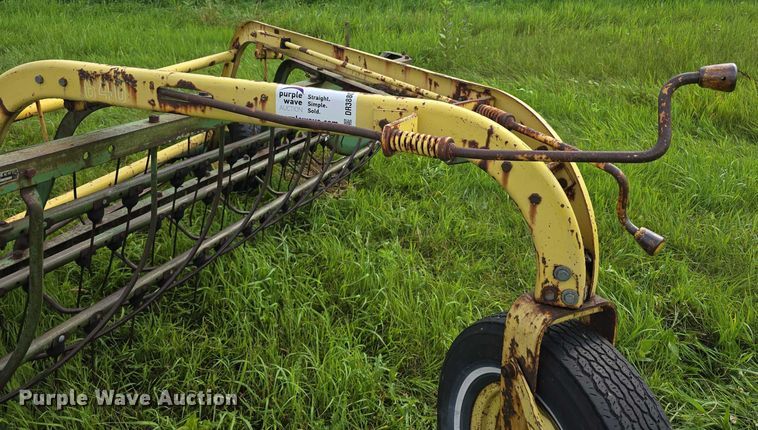image for item DR3880 John Deere 640 hay rake