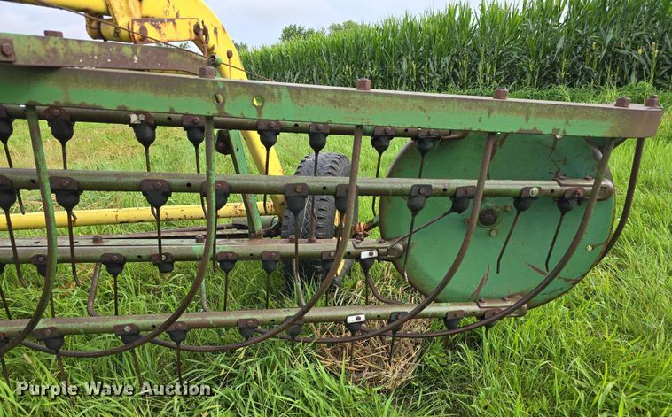 image for item DR3880 John Deere 640 hay rake