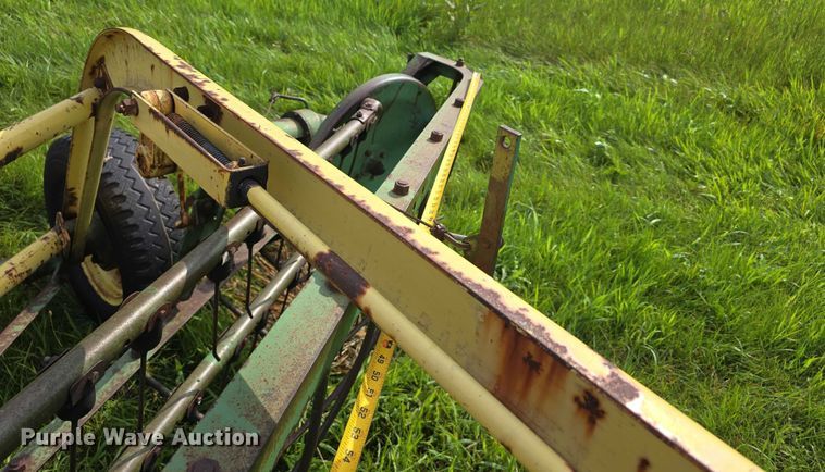 image for item DR3880 John Deere 640 hay rake