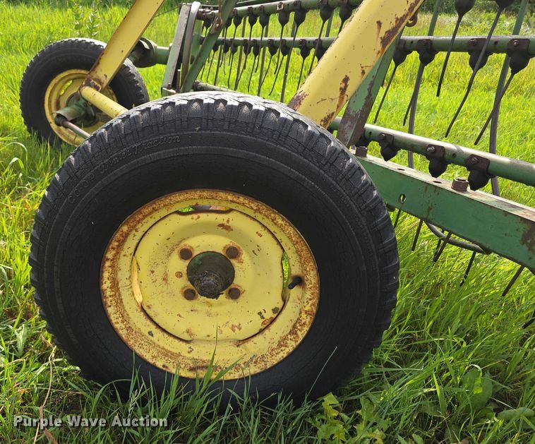 image for item DR3880 John Deere 640 hay rake