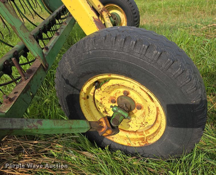 image for item DR3880 John Deere 640 hay rake
