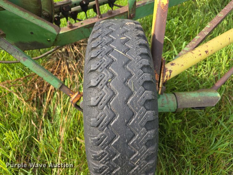 image for item DR3880 John Deere 640 hay rake