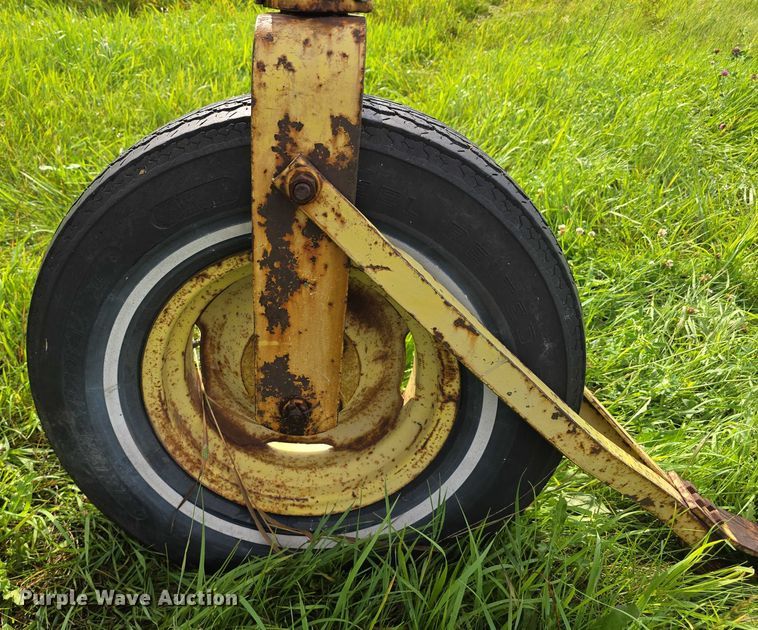 image for item DR3880 John Deere 640 hay rake