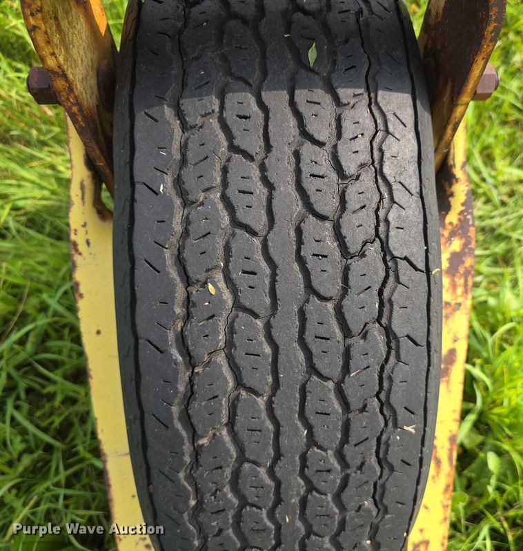 image for item DR3880 John Deere 640 hay rake