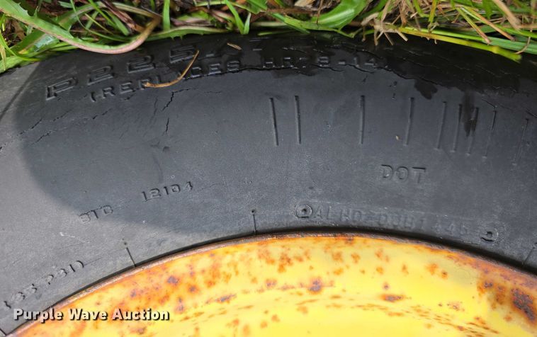 image for item DR3880 John Deere 640 hay rake