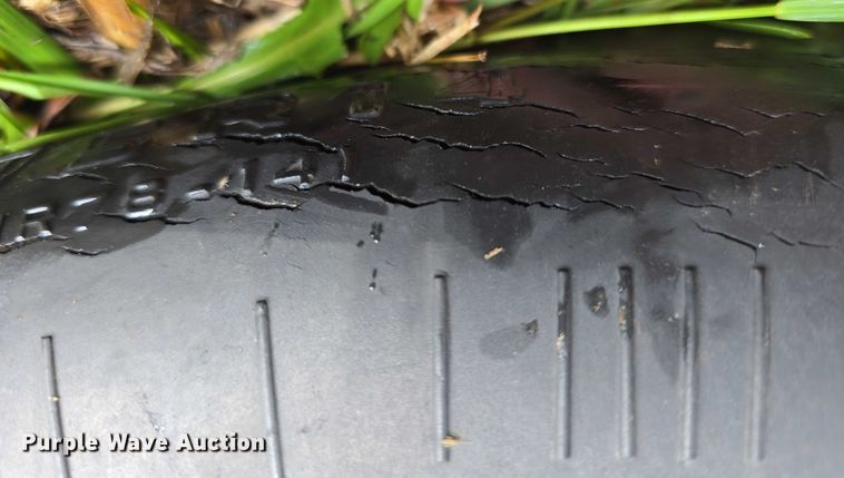 image for item DR3880 John Deere 640 hay rake