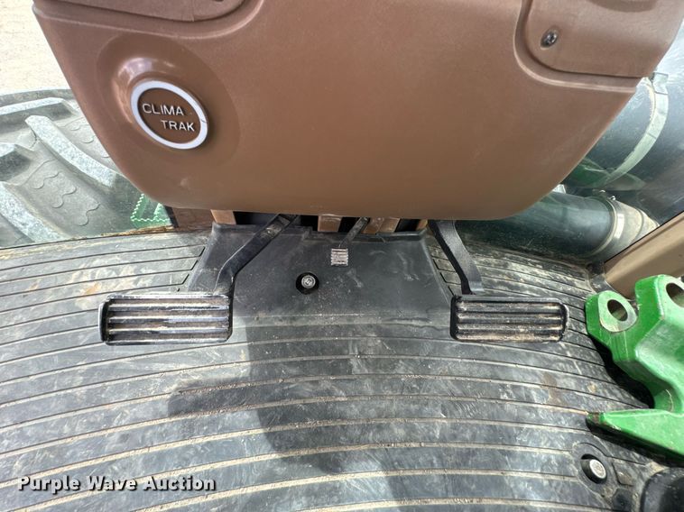 image for item DU9313 2008 John Deere 9330 4WD tractor