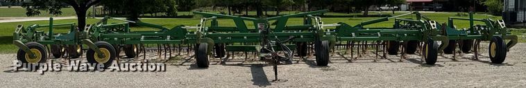image for item DU9314 John Deere 2210 field cultivator