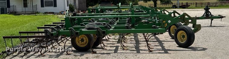 image for item DU9314 John Deere 2210 field cultivator