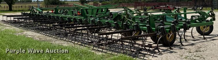 image for item DU9314 John Deere 2210 field cultivator