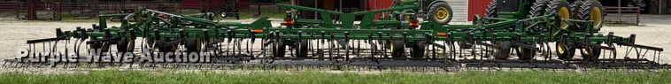 image for item DU9314 John Deere 2210 field cultivator