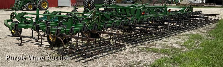 image for item DU9314 John Deere 2210 field cultivator