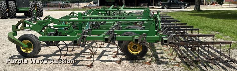 image for item DU9314 John Deere 2210 field cultivator