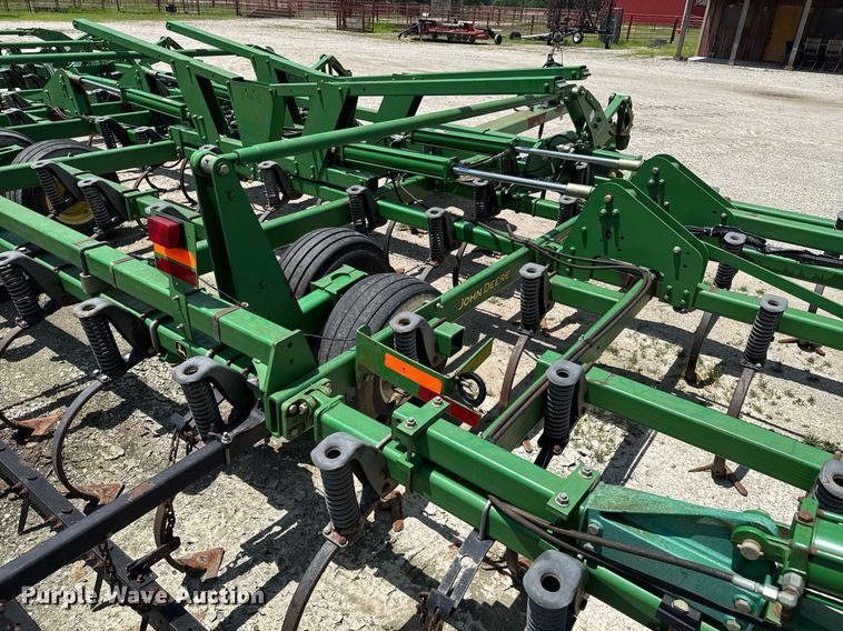 image for item DU9314 John Deere 2210 field cultivator