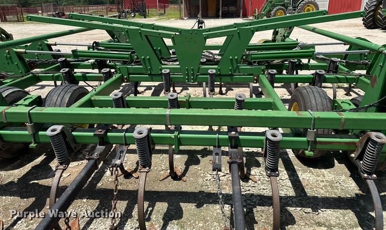 image for item DU9314 John Deere 2210 field cultivator