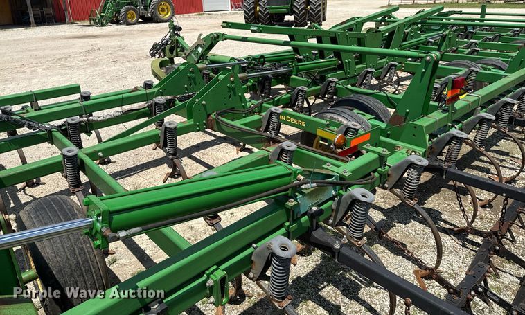 image for item DU9314 John Deere 2210 field cultivator