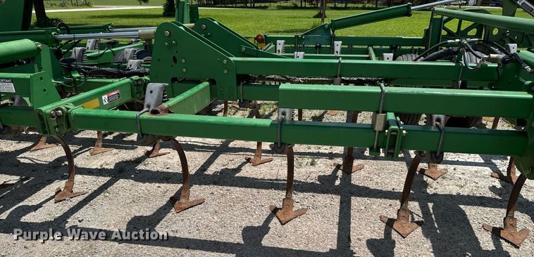 image for item DU9314 John Deere 2210 field cultivator