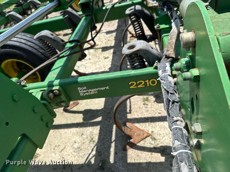 image for item DU9314 John Deere 2210 field cultivator