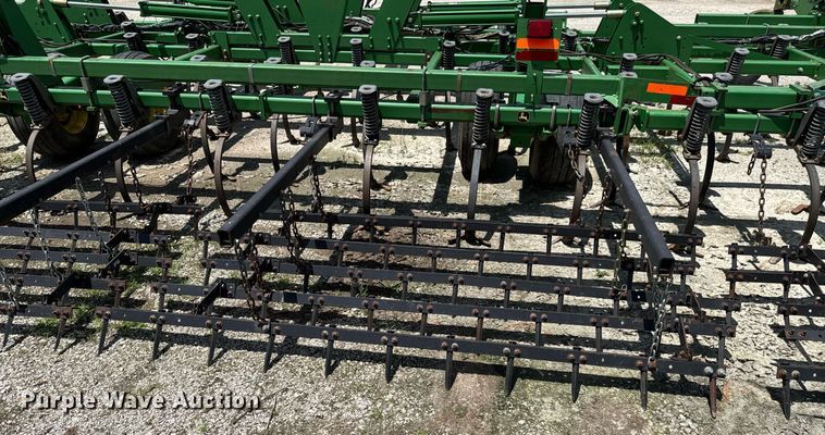 image for item DU9314 John Deere 2210 field cultivator