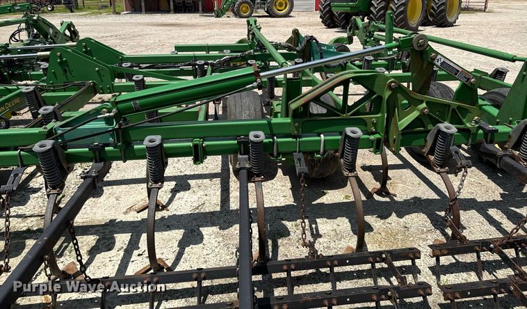 image for item DU9314 John Deere 2210 field cultivator