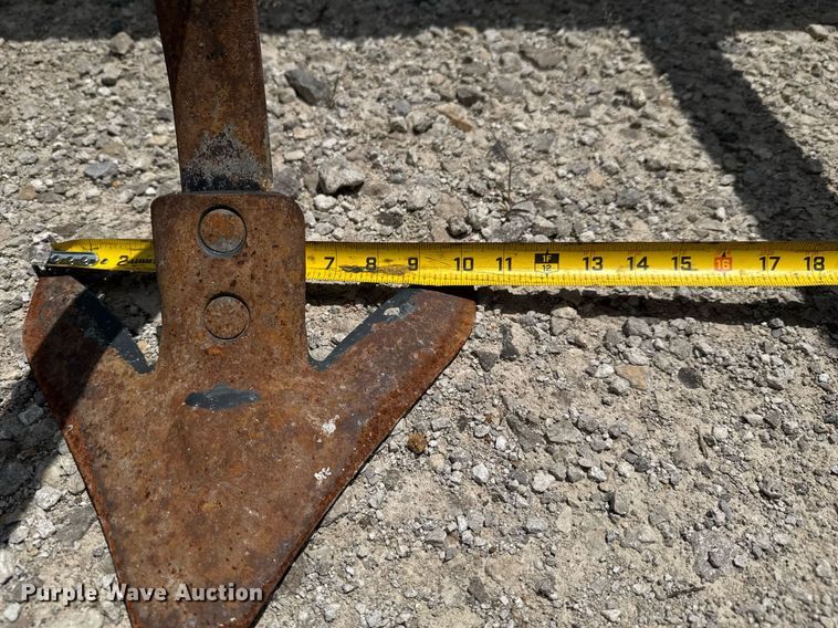 image for item DU9314 John Deere 2210 field cultivator