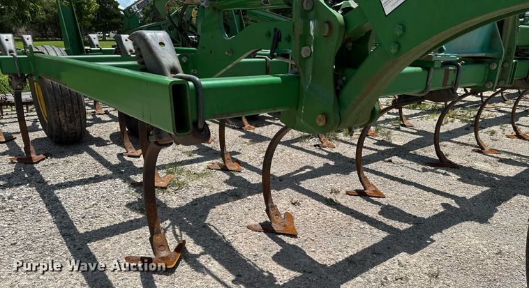 image for item DU9314 John Deere 2210 field cultivator