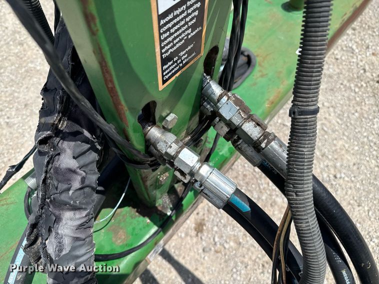 image for item DU9314 John Deere 2210 field cultivator