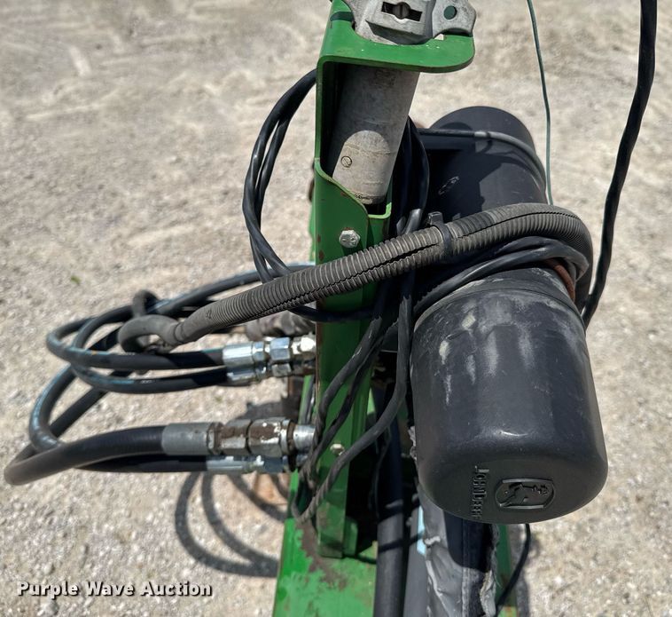 image for item DU9314 John Deere 2210 field cultivator