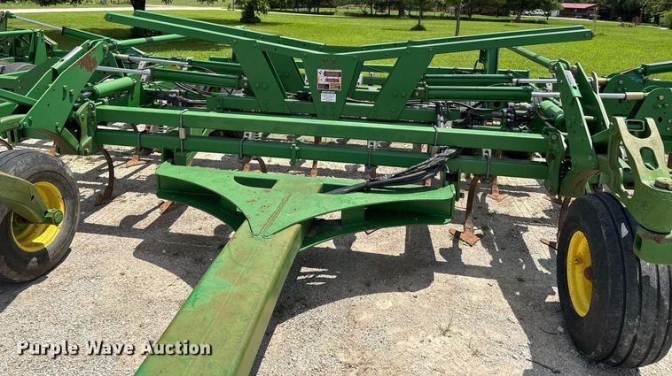 image for item DU9314 John Deere 2210 field cultivator