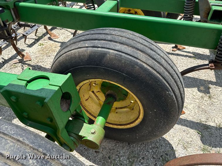 image for item DU9314 John Deere 2210 field cultivator