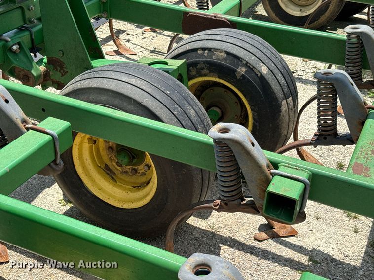 image for item DU9314 John Deere 2210 field cultivator