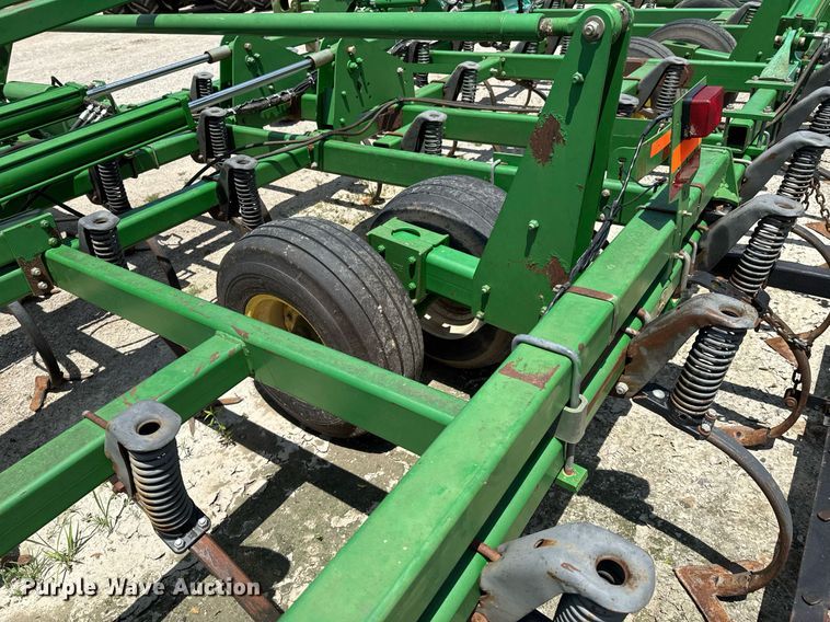 image for item DU9314 John Deere 2210 field cultivator