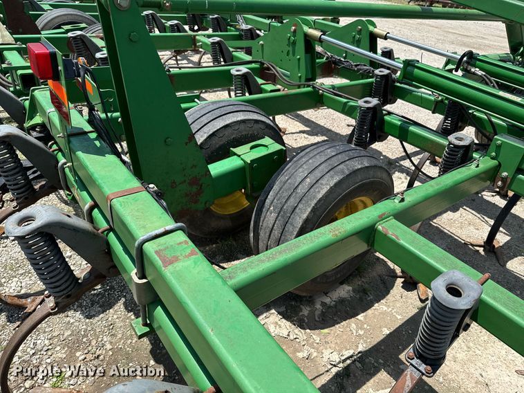 image for item DU9314 John Deere 2210 field cultivator