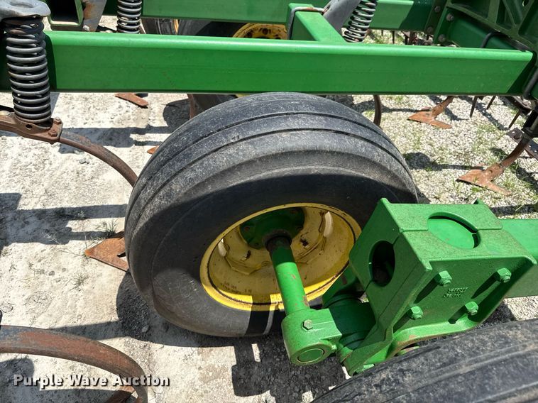 image for item DU9314 John Deere 2210 field cultivator