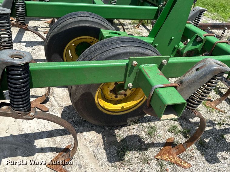 image for item DU9314 John Deere 2210 field cultivator