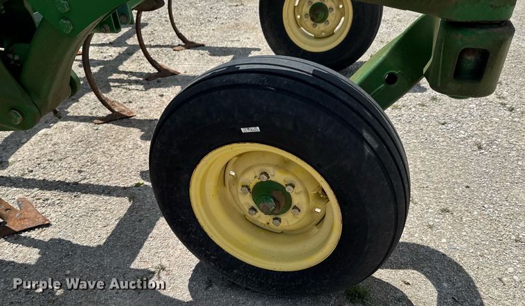 image for item DU9314 John Deere 2210 field cultivator