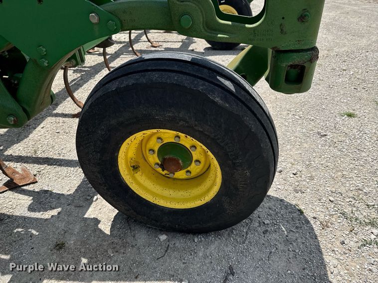 image for item DU9314 John Deere 2210 field cultivator