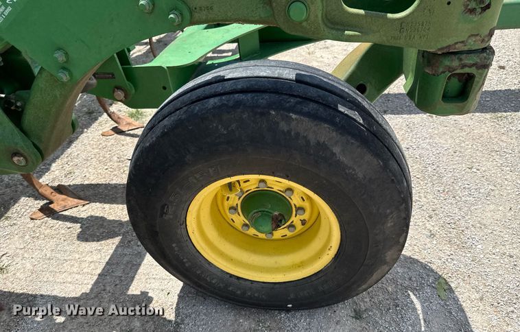 image for item DU9314 John Deere 2210 field cultivator