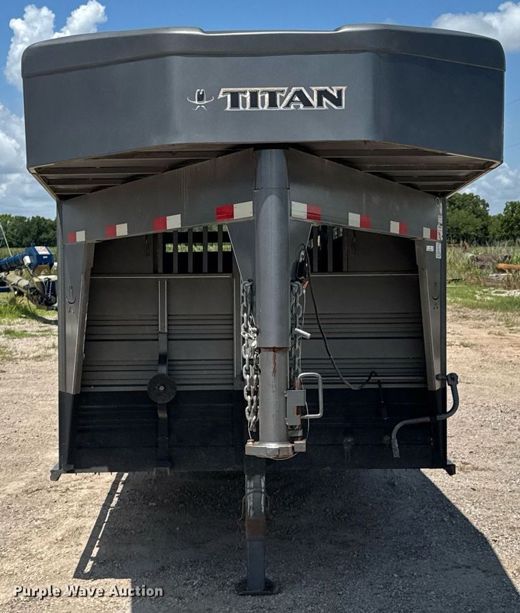 image for item DU9315 2014 Titan livestock trailer