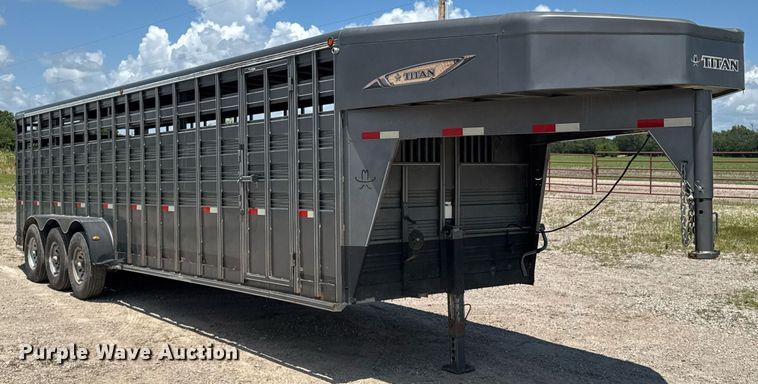 image for item DU9315 2014 Titan livestock trailer